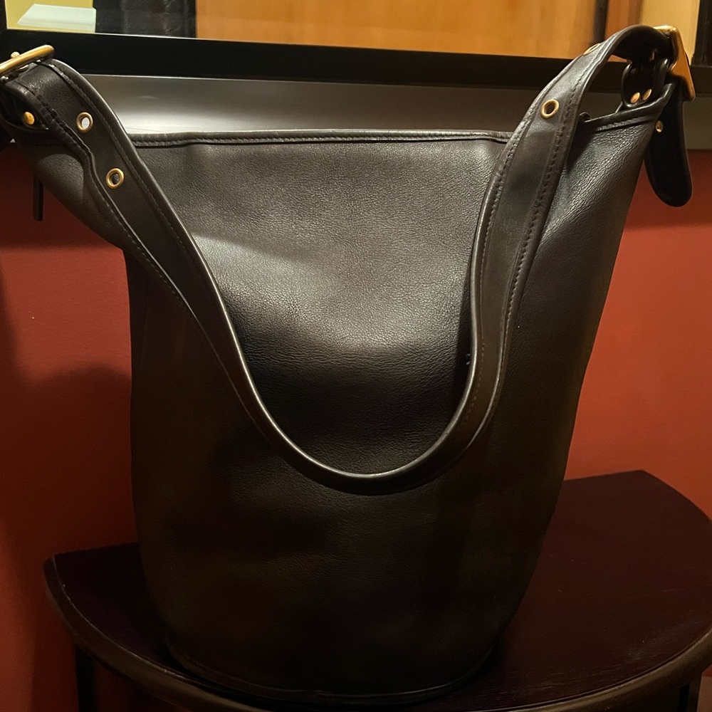 Large Bucket Coach Bag 💯 - Picture 3 of 12